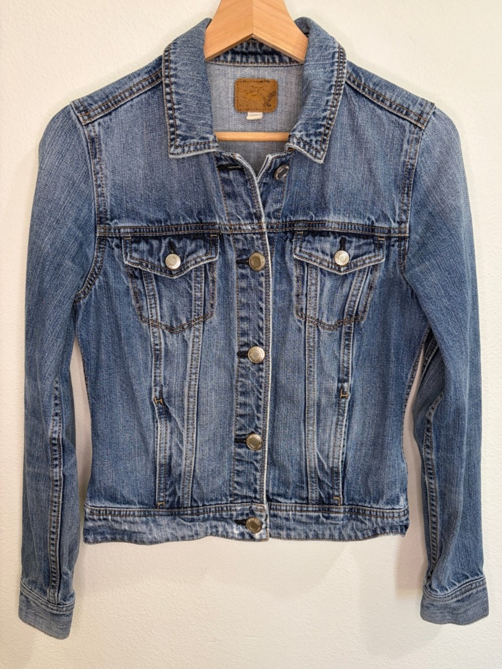 American Eagle Outfitters Denim Trucker Jacket - Light Wash Blue